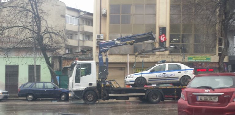 Паяк вдигна патрулка във Варна