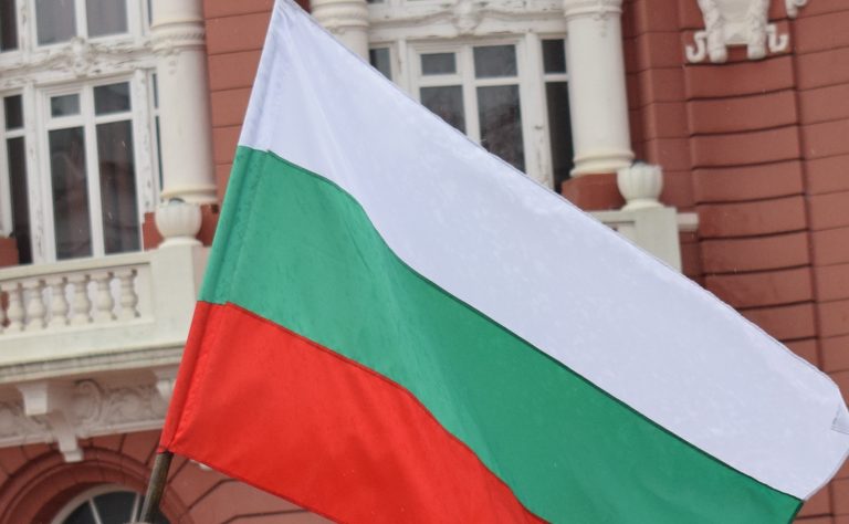 Арестуваха ром, запалил българското знаме