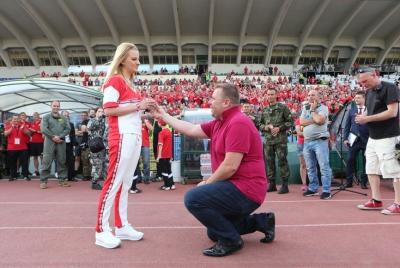 Спортен журналист предложи брак по време на юбилея на ЦСКА