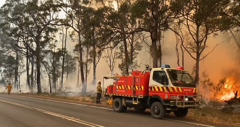 Продължава битката с над 200 пожара в Австралия, десетки са в неизвестност