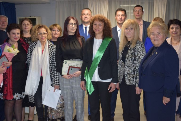 Кметът Иван Портних връчи награди на изявени варненци