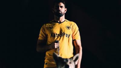 Футболистът и вълците