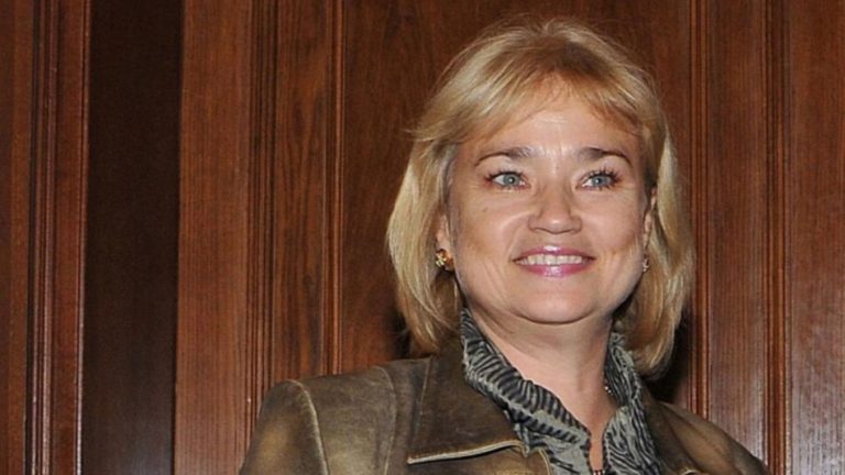 Лили Вучкова стана двойна, нейни почитатели са притеснени за състоянието й СНИМКИ