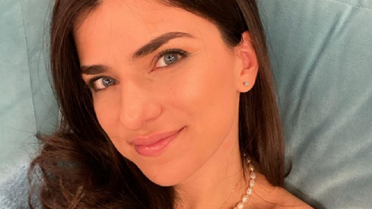 Андреа Банда стресна в този вид, вече го играе кукла Барби… СНИМКИ