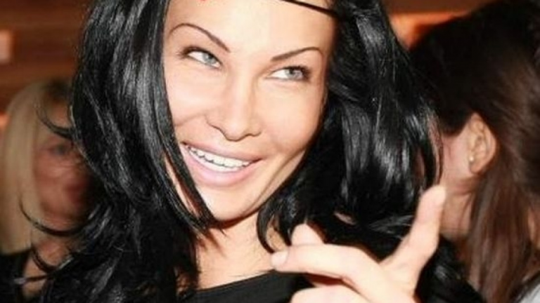 Дъщерята на Цеци Красимирова напълни пазвата със силикон СНИМКА 18+