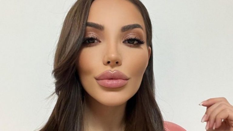 Жасмина Стоичкова се пече по монокини на яхта в Гърция СНИМКА 18+