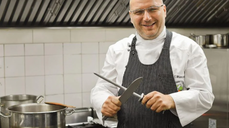 Шеф Манчев безмилостен към политиците, Цвета Караянчева е под ножа