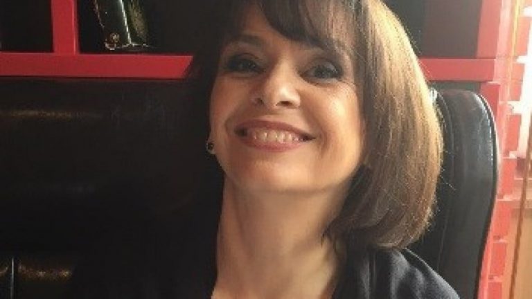 Миглена Ангелова вече е дипломиран психолог! СНИМКА