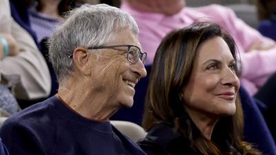 Кой е жената, с която излиза Бил Гейтс