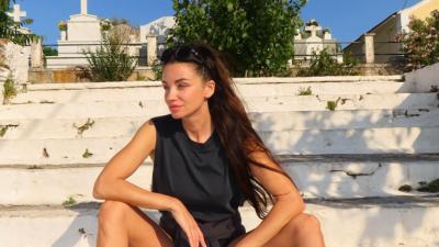 Лятото започна: Диляна Попова на катамаран в Гърция