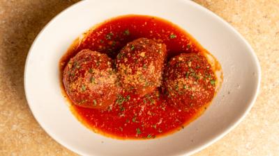 Сочни кюфтенца с доматен сос само за 15 минути