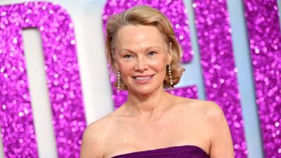 Памела Андерсън вече не е блондинка – актрисата изненада с нова смела прическа