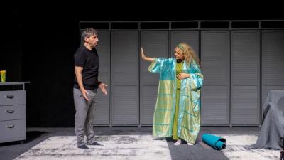 “Оставам за малко” със Стефания Колева и Герасим Георгиев-Геро e повече комедия и по-малко драма за страховете, нежността и силата да простиш