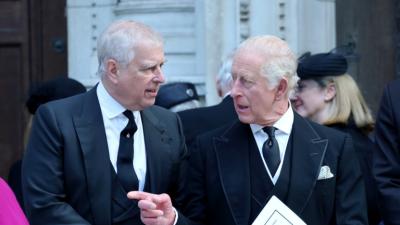 Окончателно нищо общо с принц: крал Чарлз отне всички почести на брат си Андрю