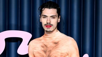 Голият костюм, с който един инфлуенсър привлече всички погледи