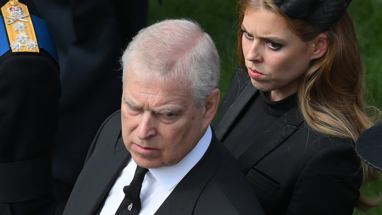 Не е само Андрю – Беатрис и Йожени са замесени в нов кралски скандал